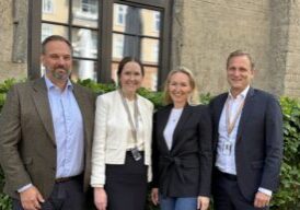 F.v. Thomas Sletten (Investeringsdirektør Møller Eiendom), Tine Camilla Stavik (prosjektleder nytt hovedkontor Møller Mobility Group), Stine Landgraff (utleiesjef Møller Eiendom) og Petter Hellman (konsernsjef Møller Mobility Group). Foto: Møller Eiendom